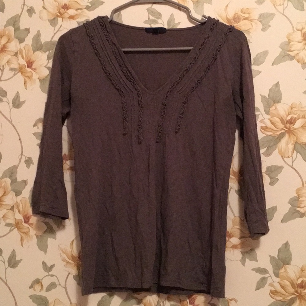 Small gray 3/4 length top